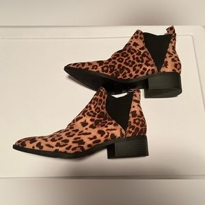 Size 6.5 animal print spots tan black cheetah leopard ankle booties boots heels